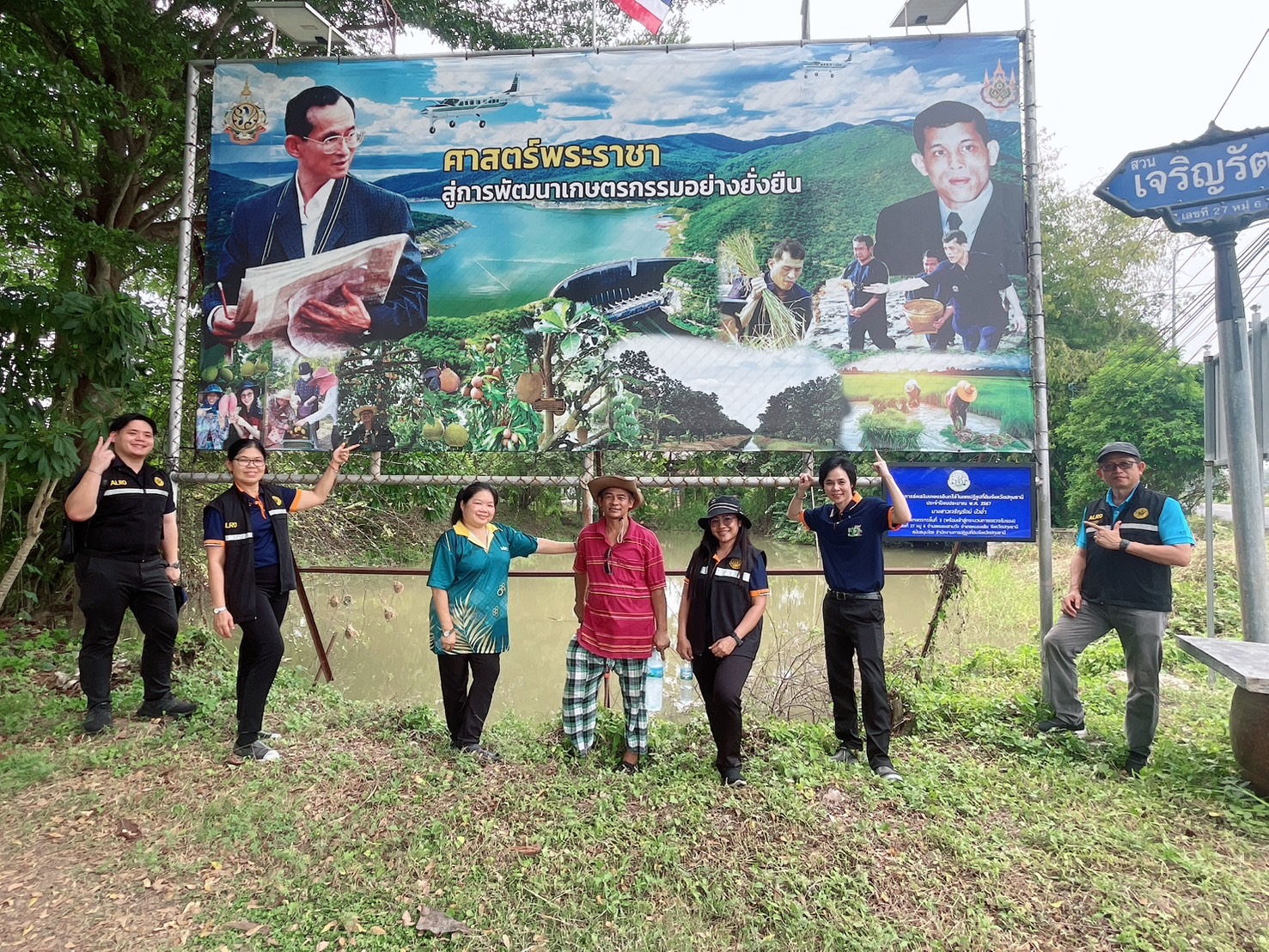 title - ผู้ตรวจราชการ ส.ป.ก. ประชุมตรวจติดตามความก้าวหน้าผลการดำเนินงานตามแผนการตรวจราชการของ ส.ป.ก. ประจำปีงบประมาณ พ.ศ. 2568 รอบที่ 2 เขตตรวจราชการที่ 2 จังหวัดปทุมธานี และลงพื้นที่ตรวจเยี่ยมเกษตรกรแปลงต้นแบบเกษตรกรรมยั่งยืน การทำเกษตรอินทรีย์ ในเขตปฏิรูปที่ดินจังหวัดปทุมธานี